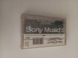 BEVERLEY CRAVEN LOVE SCENES KASET AMBALAJINDA