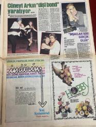 ŞEY HAFTALIK MAGAZİN GAZETESİ DOĞUM GÜNÜ HEDİYESİ  ( Turkish Newspaper ) - 7 ŞUBAT 1983 - TAM TAKIM 12 SAYFADIR -Nigar uluerer röportajı-Mine Koşan-Chamberlain-Saadet gürses-Nükhet Duru-Tarık Akan-Ümit Besen-Gönül Göksel-Muazzez Ersoy-Saadet Gürses-Hüner Coşkuner-Yılmaz Güney-Bülent Ersoy-Müjdat Gezen-Cüneyt Arkın-Mesut Öhnner-Banu Alkan-Turgut Özal-Zerrin Özer-Deniz Uğur-Zafer Sefa-Akın Uğurlu-Hülya Yiğitalp-Dilek Aldo-Ediz Onay-İzzet Öz-Mahmut Ovur-Nazan Şoray-Hülya Süer-Yasemin Kumral-Şakir Üner-Romali Perihan-Semra Lütken-Atilla Simsek-Mine Mater-Parlasenol-Engin Evin-Mine Mutlu-Ayla Algan-Mine Söğüt-Murat Perihan-Ayla Algan  Nükhet Duru vicdan azabı çekiyor-Bu ihtiyar kim?-25 yıl sonra yaşanan dram-Kızım ben senin ciciannenim-Moral vermeye gitmişti kahroldu-Tarık Akan bir saatte yaşlandı-Bir sigara yakmaz mısınız?-Bu kadın başımın belası!-Beni Müjdat Gezen ihbar etti!-Türkiye’yi yanlış tanıyorsunuz-Cüneyt Arkın “dişi bond” yaratıyor-İki elinde 10 alyans-“İnşallah biri gerçek olur”