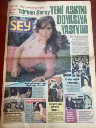 ŞEY HAFTALIK MAGAZİN GAZETESİ DOĞUM GÜNÜ HEDİYESİ  ( Turkish Newspaper ) - 2 MAYIS 1983 -TAM TAKIM 12 SAYFADIR -Aydemir Akbaş röportaj-Müzeyyen Senar-Raşit Karabacak-Neşe Karaböcek-Nil Burak-Haldun Kutlu-Türkan Şoray - Sezer Güvenirgil - Serpil Çakmaklı - Ferdi Tayfur - Erhan Tunay - Ayşen Gruda - Beyhan Baysal - Muazzez Ersoy - Nil Burak - Taner Şener - Nuri Irmak - Yaprak Özdemiroğlu - Gülşen Bubikoğlu - Nilgün Algünerci - Derya Tüfekçi - Adile Naşit - Nigar Uluer - Gülistan Okan - Vahdet Vural - Huri Sapan - Ayşe Mine - Necla Nazır - “Geç de olsa gerçek sevgiyi tattım” diyen Türkan Şoray yeni aşkını doyasıya yaşıyor - Sahneye Yardımseverler için çıkmaya söz verdi - Analık andı içen yine o - Türkiye için göreve hazır - Kraliçe sağlık ordusunda - Kimsesiz Çocuklar Vakfı için harekete geçen o - Sezer’i dünkü çocuklar soydu - Serpil de kendi kendine soyunuyor - Sahnede çıplaklık yarışının öncüleri - Uzatma ve teşekkür - Ben alaydan değil okuldan geliyorum - Gülşen’in yuvası kurtuldu - B - İdil Koleksiyon