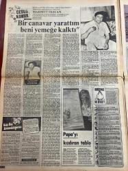 ŞEY HAFTALIK MAGAZİN GAZETESİ DOĞUM GÜNÜ HEDİYESİ  ( Turkish Newspaper ) - 20 HAZİRAN 1983 -TAM TAKIM 12 SAYFADIR -Perihan Savaş-Hülya Işıl-Emel Sayın-Semiha Yankı-Ferdi Tayfur-Oya Aydoğan-Fatma Girik-Ümit Besen-Sezen Aksu-Sinan Özer-Prenses Banu-Deniz Akbulut İşte hamile Perihan Savaş-Mahmut Tezcan-Müjgan-Mügerref-Sibel Egemen-Daniel-Utku Ural-Ülla Yelken-Bu fotoğraf gizli çekildi-26 yaşında bir anne adayı-Yasak aşk resmileşecek mi?-Kadın koruyucu kendini siper ediyor-Çılgınlığın son perdesi-Hoppalaaa Hülya Işıl’da boyattı-Böyleydi böyle oldu-Ya doğurursa-Emel Sayın bu evliliğe korku ile bakıyor-Eski aşk tazelenecek mi?-Bu evlilik sahtedir-Semiha Yankı çocuk doğurmaya hazırlanıyor ama-Telefondaki ses diyordu ki-Aşkımız artık çocuğa bağlı değil-Şoray-Adlı ayrılığı ile gündeme gelen Fatma Girik konuştu-Koca gitti şimdi de ev gidiyor-Bir öpücük dünyalara bedel-Sezen Aksu dedikodulara cevap verdi-Halimize baksanıza evet ayrılıyoruz-Yine kayıplarda-Prenses Banu ile tanışanın vay haline-Kir