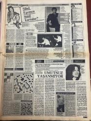 ŞEY HAFTALIK MAGAZİN GAZETESİ DOĞUM GÜNÜ HEDİYESİ  ( Turkish Newspaper ) - 20 HAZİRAN 1983 -TAM TAKIM 12 SAYFADIR -Perihan Savaş-Hülya Işıl-Emel Sayın-Semiha Yankı-Ferdi Tayfur-Oya Aydoğan-Fatma Girik-Ümit Besen-Sezen Aksu-Sinan Özer-Prenses Banu-Deniz Akbulut İşte hamile Perihan Savaş-Mahmut Tezcan-Müjgan-Mügerref-Sibel Egemen-Daniel-Utku Ural-Ülla Yelken-Bu fotoğraf gizli çekildi-26 yaşında bir anne adayı-Yasak aşk resmileşecek mi?-Kadın koruyucu kendini siper ediyor-Çılgınlığın son perdesi-Hoppalaaa Hülya Işıl’da boyattı-Böyleydi böyle oldu-Ya doğurursa-Emel Sayın bu evliliğe korku ile bakıyor-Eski aşk tazelenecek mi?-Bu evlilik sahtedir-Semiha Yankı çocuk doğurmaya hazırlanıyor ama-Telefondaki ses diyordu ki-Aşkımız artık çocuğa bağlı değil-Şoray-Adlı ayrılığı ile gündeme gelen Fatma Girik konuştu-Koca gitti şimdi de ev gidiyor-Bir öpücük dünyalara bedel-Sezen Aksu dedikodulara cevap verdi-Halimize baksanıza evet ayrılıyoruz-Yine kayıplarda-Prenses Banu ile tanışanın vay haline-Kir
