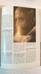 TELE VİZYON TRT AYLIK RADYO TELEVİZYON DERGİSİ - HAZİRAN 2010 SAYI: 252 DENİZ ARCAK - KEMAL KILIÇDAROĞLU - ÖZDEMİR ERDOĞAN - EZEL AKAY - CAHİT ZARİFOĞLU - İBRAHİM ŞAHİN - NİHAN ÜNAY - BİROL UZUNAY - MERAL ÜNSAL BAKICI - HÜSEYİN KETEN - BİRSEN YÜKSEL TAYMAZ - ÖZLEM KARADAYI DOĞAN - ESİN ÖZALP - AYNUR ÇELİKCAN - İSMAİL YAŞAR DENİZ ARCAK: “ŞİMDİ HİÇ SINIRIM YOK” - KEMAL KILIÇDAROĞLU: TÜRK SOLUNUN YENİ UMUDU - ÖZDEMİR ERDOĞAN: “PALAVRA BU İŞLER” - EZEL AKAY: “TARİH ÇARPITILMAK İÇİN VAR” - DÜNYA KUPASI BAŞLIYOR: ŞİMDİ FUTBOL ZAMANI - BOZKIRIN ÇOCUKLARI, ÇATALBURUN KÖPEĞİ, VAN KEDİSİ - BİR TUTKUDUR MAVİ: SUALTININ BÜYÜLÜ DÜNYASI - GEÇ YAŞLANMAK ELİNİZDE: CİLDİNİZİ GÜNEŞTEN KORUYUN - VÜCUTLAR TUVALE DÖNÜŞÜYOR: ACIDA FİYATA DAHİL - OFF ROAD: DÖRT TEKERLEKLİ SERÜVEN TUTKUSU - CAHİT ZARİFOĞLU: “DİLİMİZİ ŞİŞİREN AYNIK BADEMİ” - ASPENDOS’UN İHTİŞAMINDA SANAT - AJANDADAN NOTLAR: KÜLTÜR SANAT REHBERİ - ENFLASYON: İÇİMİZDEKİ CANAVAR - VİZYONDAKİLER VE SİNEMA HABERLERİ - TAM TAKIM EKSİKSİZ 90 SAYFA