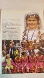 RADYO TELEVİZYON AYLIK HABER YAYIN DERGİSİ - NİSAN 2007 SAYI: 215 LALE AKGÜN – NİMET ÇUBUKÇU – GÜVEN AKSU – MERAL ÜNSAL BAKICI – MELİKE ARSLAN KAYMAK – AYNUR ÇELİKCAN – AHMET AYDIN AKANSU – BİRSEN TAYMAZ YÜKSEL – KAYA GÜREŞ – NECMİ BAŞYILDIZ – İSMAİL YAŞAR TRT ULUSLARARASI 23 NİSAN ÇOCUK ŞENLİĞİ: DÜNYA ÇOCUKLARI 29. KEZ TÜRKİYE’DE – “ARİFLERİN DİLİNDEN”: DOĞRU VE GÜZEL OLANA ULAŞMAK – “ÇAMURDAN BEBEK”: BEBEKLERİN BEBEKLERİ – “BABA OLUYORUM”: HAYALLERİ ÇEKİRDEK AİLEYİ KURMAKTI – “AVRUPA VİZYONU”: AB İLE İLGİLİ HER ŞEY TRT’DE – “GÖÇ HİKAYELERİ”: GURBETİN ACI YÜZÜ – “SOYKIRIMIN İÇYÜZÜ”: İDDİADAN GERÇEĞE ERMENİ SORUNU – ALTINDAĞ: TARİH İÇİNDE TARİH – “LALE”: HÜZNÜN GÖLGESİNDEKİ NAZENİN – “SEYR-İ ALEM”: MAGAZİN PROGRAMLARINDA YENİ BİR SOLUK – HER YERDE TİYATRO: TİYATRO SALONLARDAN BARLARA TAŞIYOR – “NEREDEN O ESKİ FASILLAR?”: GAZİNOLAR KAPANDI, FASILLAR UNUTULDU  - TAM TAKIM EKSİKSİZ 74 SAYFA