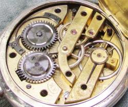 AnTiKa ÖZEL YaPıM İSVİÇRE  GüMüŞ KURMALI CEP SAATİ.......ARıZaLı