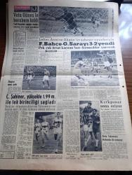 Yeni Sabah Gazetesi - Turkish Newspaper - 8 Haziran 1958 - ya Taksim ya Ölüm parolası bugün Beyazıt meydanında tekrarlanacak - Kıbrıs için miting var - bugün yapılacak Kıbrıs mitingi için gençlik Dün bütün gün hazırlandı hazırlanan dövizler fotoğraf - Türk milletinin kalemiyle Atatürk - Sirkeci ile Karaköy arasında düşen adanın da yıkım işi tamamlanmak üzere fotoğraf - Hürriyet Partisi bir tebliğ yayınladı - De Gaulle kabinesine bir müslüman giriyor - Cafer ile Hürmüz karikatür çizen Altan Erbulak - Hayk Hammer çizen Oğuz Aral - İpa İstanbul gıda pazarı - Hz Muhammed'in üç aşkı yazan Nezihe Araz Yazı Dizisi - Lana Turner rejisörü ile beraber fotoğraf - yugoslavya'daki Sovyet taraftarları temizleniyor - İtalyan yıldızları Amerika'ya kaçıyor fotoğraflar - Kartal yuvası yazan Zuhal Madenci Yazı Dizisi - Camel Süperlux boya - Fenerbahçe Galatasaray'ı  3 2 yendi - maçın kahramanlarından Avni Kalkavan fotoğraf - Kırkpınar sona eriyor - Çetin Şahiner yüksekte 1.99 metre ile tek birinciliği