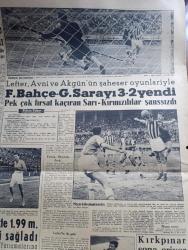Yeni Sabah Gazetesi - Turkish Newspaper - 8 Haziran 1958 - ya Taksim ya Ölüm parolası bugün Beyazıt meydanında tekrarlanacak - Kıbrıs için miting var - bugün yapılacak Kıbrıs mitingi için gençlik Dün bütün gün hazırlandı hazırlanan dövizler fotoğraf - Türk milletinin kalemiyle Atatürk - Sirkeci ile Karaköy arasında düşen adanın da yıkım işi tamamlanmak üzere fotoğraf - Hürriyet Partisi bir tebliğ yayınladı - De Gaulle kabinesine bir müslüman giriyor - Cafer ile Hürmüz karikatür çizen Altan Erbulak - Hayk Hammer çizen Oğuz Aral - İpa İstanbul gıda pazarı - Hz Muhammed'in üç aşkı yazan Nezihe Araz Yazı Dizisi - Lana Turner rejisörü ile beraber fotoğraf - yugoslavya'daki Sovyet taraftarları temizleniyor - İtalyan yıldızları Amerika'ya kaçıyor fotoğraflar - Kartal yuvası yazan Zuhal Madenci Yazı Dizisi - Camel Süperlux boya - Fenerbahçe Galatasaray'ı  3 2 yendi - maçın kahramanlarından Avni Kalkavan fotoğraf - Kırkpınar sona eriyor - Çetin Şahiner yüksekte 1.99 metre ile tek birinciliği