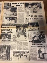 ŞEY HAFTALIK MAGAZİN GAZETESİ DOĞUM GÜNÜ HEDİYESİ  ( Turkish Newspaper ) - 28 MAYIS 1984 -TAM TAKIM 14 SAYFADIR -Zeki Müren-Sami Gumay-Nursal Tekin-Yaprak Özdemiroğlu-Gönül Yazar-Osman İşmen-Beyhan Baysal-Filiz Fersan-Mehtap Deniz-Neriman Bayındır-Mehmet Yüzük-Behiye Eraksay-Hülya Koçyiğit-Muammer Yaprakgül-Atila Alasoy-Ahu Tuğba-Burçin Oraloğlu-Hülya Avşar-Nükhet Duru-Küçük Ağa-Şakir Akıncı-Müjgan Suveren-Süheyl Batum-Sezer Güvenirgil-Adnan Şenses-Hüseyin Kaplan-Kenan Pars-Ani İpekkaya-Kenan Pars-Markan Selin-Gönül Turgut-Lale Mansur-Barış Manço-Lale Manço-Sümer Dundar-Emel Sayın-Atilla Özdemiroğlu-Nazan Ayten-Basketbolcu Naci-Tolga Savacı-Gülsen Aksan-Defne Yalnız-Müjgan Yalnız-Artık ölebilirim-Yaprak’ı üç erkek kapattı-Zeki Müren’in hayat öpücüğü-Hülyalasın-Asillik maskesi düştü-Dayaklık kadınların ahı tuttu-Beni kimse satın alamaz-Bir film daha yakıldı-Ana-kız yaza hazırlanıyor-Samata kürsüsüne Sezer çıktı-Adnan Şenses beş şefkatli yuva arıyor