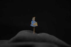 ⚔️ Ivanhoe Vintage Emaye Rozet – 1950’ler