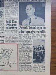 Yeni Sabah Gazetesi - Turkish Newspaper - 29 Ekim 1958 - Cumhuriyet Bayramı kutlu olsun - Cumhuriyet Bayramı sebebiyle yurtta büyük törenler yapılıyor - gençliğin yayınladığı bültenler - Cumhuriyet Bayramı sebebiyle mesaj ve tebrikler - Orgeneral İsmail Hakkı Tunaboylu'yu dün toprağa verdik Fotoğrafı - Eyüp Han Pakistan diktatörü - Rotary Kulübünde cumhuriyet günü fotoğraf - Ahçısı da De Gaulle'e oy vermemiş - CHP Anadolu ajansını savcılığa şikayet ediyor - Sivas'ta il basın bürosu kuruldu - Yeni Papa dün gece seçildi - Cafer ile Hürmüz karikatür çizen Altan Erbulak - Hayk Hammer çizen Oğuz Aral - Müzeyyen Senar Mediha Demirkıran Muzaffer Akgün Celal Şahin Tepebaşı gazinosu'nda - Nobel edebiyat mükafatını alan Rus Yazar Pasternak Rus yazarlar birliğinden çıkarıldı - Şeyhin Encamı Karaca tiyatrosunda - gönüller sultanı Mevlana yazan Mehmet Önder Yazı Dizisi - mithatpaşa'da dörtlü turnuva Galatasaray Adalet Spartak Vefa maçı - milli takımımız dün gece Bükreş'e vardı -Beşiktaş Real Madrid