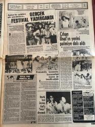 ŞEY HAFTALIK MAGAZİN GAZETESİ DOĞUM GÜNÜ HEDİYESİ  ( Turkish Newspaper ) - 29 HAZİRAN 1985 -TAM TAKIM 12 SAYFADIR -İbrahim Tatlıses-Müjde Ar-Adalet Tatlıses-Perihan Savaş-Zafir Seba-Mimi-Müjgan Arı-Hüner Coşkuner-İpek Pınar-Nihal Arda-Oya Aydoğan-Selahattin Alpay-Gülden Karaböcek-Ferdi Tayfur-Nesrin Topkapı-Edip Akbayram-Hülya Yiğitalp-Bülent Ersoy-Zerrin Arkan-Sibel Egemen-Efruz-Necla Akden-Faruk Tınaz-Gönül Akkor-Sermin Can-Semra Türel-Mine Zeren-Fatma Girik-Necla Nazır-Tarık Akan-Gönül Göksel-Hülya Süer-Belkıs Akkale-Piraye Uzun-Fatma Girik-Türkan Şoray-Cihan Ünal-Zeynep Özal Anaları evde çocukları metresle-Zafer Belkıs -İşte Tatlıses’i homoseksüel yapan adam-Gençler Müjde Ar’ı hasta etti-Şimdi hayatında kadın yok-Bunlar sadece çocuklarının anaları-Lady Godiva usulü protesto-Mimi topun ağzında-Bülent Ersoy Zerrin’i seçti-Tatlıses çirkin iftiraya nasıl bulandı-Lanetli beraberlik-SEY’e yasak yok-Ferdi bitti devreye yönetmeni girdi-Neden kaçtım-6’lıyı tutturdu ortadirek kurtuldu