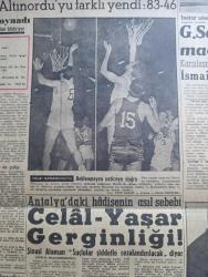 Yeni Sabah Gazetesi - Turkish Newspaper - 20 Mart 1958 - Üsküdar vapuru Dün çıkarıldı - Gemide ikisi mürettebattan dört ceset daha bulundu - Yarbay Vedat Dora idaresindeki ekibin aralıksız çalışmasıyla Üsküdar vapuru faciadan 19 gün sonra kurtarılmış oldu fotoğraf - Kıbrıs'ta 3 bomba daha infilak etti - gizli radyo Demirperde gerisinden yayın yapıyor - Reisicumhur Celal Bayar Topkapı müzesi'nde Kanuni Sultan Süleyman devrine ait eserleri ve eşyaların bulunduğu daireyi yazıyor fotoğraf - Yılın yıldızları Gina Lollobrigida Horst Buchholz Ve Maria Schell Fotoğrafı - Vita - burç falınız - Cafer ile Hürmüz karikatür çizen Altan Erbulak - Hayk Hammer çizen Oğuz Aral - Irak Ürdün anayasası ilan edildi - Modaspor Galatasaray'ı 66 50 mağlup etti - Yağmur sebebiyle Galatasaray Göteborg maçı oynanmadı fotoğraf - Vefa Kulübü umumi kaptanı Muhteşem Kural istifasının sebebini açıklamadı - Vefa ve Vefalı yazan Sabri Kiraz - Türkiye Fransa Ordu maçı bugün - İrlandalı atlet Ron Delaney rekor kırdı foto