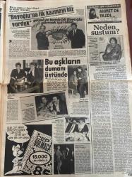 ŞEY HAFTALIK MAGAZİN GAZETESİ DOĞUM GÜNÜ HEDİYESİ  ( Turkish Newspaper ) - 19 OCAK 1985 -TAM TAKIM 12 SAYFADIR -Ahmet Uğurlu-Seda Sayan-Çiğdem Tunç-Bahar Öztan-Kadir İnanır-Nihal Köksal-Gönül Yazar-Ahu Tuğba-Hülya Süer-Vedat Çetinkaya-Akın Uğurlu-Nihat Fırat-Faruk Tuncel-Nur Aksoy-Neslihan Tülek-Sevim Arda-Zeynep Zorul-Vural Tütüncüoğlu-Taner Şener-Nilüfer Aydan-Semra Türel-Piraye Uzun-Taylan Doğan Sezer-Yeşim Üzen-Metin Akpınar-Zeki Alasya-Selen Büke-Hakan Kalkavan-Meral Zeren-Cavit Kılıç-Filik Ertüner-Cumali Güneş-Serpil Benay-Arman Gazaroglu-Çiğdem Tunç-İstem Özşegir-Hülya Süer-Elvan Sevil-Nigos-Gülriz Sururi-Barış Manço-Ali Poyrazoğlu-Rıfat Ababay-Tevfik Gelenbe-Cehennem azabının hesabını soracağım-Napolyonca konuşan kazanıyor-Sıcacık alem-Tecrübe konuşuyor-Yakışıklı bir kuş oldu-Beş çeker mi çekmez mi-2 milyonluk atom forvet-Kağıt üstünde seks yapıyorlar-Yazık bir balerin sonunda gerçekten dansöz oldu-Ahu Tuğba’nın 3. evliliğinden de aynı ses çıktı fosss-Beyoğlu’na ilk kazmayı biz