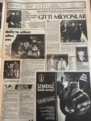 ŞEY HAFTALIK MAGAZİN GAZETESİ DOĞUM GÜNÜ HEDİYESİ  ( Turkish Newspaper ) - 28 ARALIK 1985 -TAM TAKIM 12 SAYFADIR -Gönül Yazar-Ahu Tuğba-Kenan Kalav-İbrahim Tatlıses-Oya Aydoğan-Zeki Müren-Orhan Gencebay-Kibariye-Türkan Şoray-Selami Şahin-Zerrin-Orhan Batıoğlu-Atilla Alpaflazayta-Bedia Akartürk-Fikret Hakan-Ermeni Madam TerziBaşçiyan-Yüksel Uzel-Küçük Emrah-Oya Aydoğan-Hüseyin Emre-Ümit Besen-Ayşe Mine-Barış Manço-Hüri Sapan-İzzet Altınmeşe-Müslüm Gürses-Mazhar Fuat Özkan-Kibariye-Erdoğan Berker-Okan Demiriş-Nilüfer-Ayşe Özdemir-Bülent Kınay-Oooo Gönül bu ne hal-Yılbaşı kazığı-İbo delirdi-Oya artık göğüslerini taşıyamıyor-Yılbaşı gecesi kalbiniz durabilir-Yeni yıl assolisti Zeki Müren-İşte Kibariye-40 milyona 10 şarkı-Karısı için yüzünü yaktı-Fotoğrafta ölümden dönen bir sanatçı görüyorsunuz-Gitti milyonlar