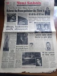 Yeni Sabah Gazetesi - Turkish Newspaper - 22 Aralık 1963 - Doktor Fazıl Küçük bütün dünya basınını yardıma çağırdı - Kıbrıs'ta rum polisler 2 Türk'ü öldürdüler - Türk liderler hadiselerden Rum İçişleri Bakanı Polycarpos Yiogradjis ile Kıbrıs polis idaresini mesul tutuyor - Aşık Olan Amerikalı Çavuş sayesinde 2 genelev kadını yakında Amerika'ya gelin gidiyor fotoğraf - 2 kabadayı grubu Arap Nasri Ve Neco bir gazinoda kapıştı - Dışişlerinden Rahmi Gümrükçüoğlunun evlilik yıldönümü münasebetiyle yaptığı Parti - Fenerbahçe İzmirsporu mağlup edemedi - Beşiktaş altay'a puan kaptırdı - güreşte Ruslarla bu gece karşılaşıyoruz - genç kızların sevgilisi Tamer Yiğit fotoğraf - Türkan Şoray ve Tamer Yiğit fotoğraf - Semra Sar ve Ahmet Mekin'in aşk sahnesi için vinç getirtildi fotoğraf - balık gözlü sanatkar Gülriz Sururi fotoğraf - Kerim Afşar kanaryası ile fazla meşgul fotoğraf - Tümay Tuncalp üç öfkeli genç filminde fotoğraf - bu yılın en başarılı ekibi Feriköy -  Fenerbahçe kaptanı Şeref Has