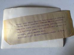 DEMOKRATİK PARTİ ESKİ GENEL BAŞKANI AHMET FERRUH BOZBEYLİ'NİN ORİJİNAL AJANS-BASIN FOTOĞRAFI - 18 x 12 EBADINDA - FERRUH BOZBEYLİ, TÜRKİYE MİLLİ KÜLTÜR VAKFI'NIN KURUCULARI ve BAZI MİLLETVEKİLİ HEYETİ MENSUPLARIYLA TOPLUCA POZ VERİRKEN ÇEKİLMİŞ BİR KARE. KADRAJDA YER ALANLAR ARASINDA FERRUH BOZBEYLİ'YLE BİRLİKTE, ABDÜLKADİR ÇAVUŞOĞLU, SELAHADDİN ÜZEL, PROF. CEVAT BABUNA, SAFFET KOZLUCA, RAUF KARADENİZ ve AVUKAT MUZAFFER SONAY GÖRÜLMEKTEDİR.