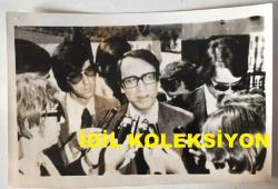 DEMOKRATİK PARTİ ESKİ GENEL BAŞKANI AHMET FERRUH BOZBEYLİ'NİN ORİJİNAL AJANS-BASIN FOTOĞRAFI - 18 x 12 EBADINDA - FERRUH BOZBEYLİ, BASIN AÇIKLAMASI YAPARKEN ÇEKİLMİŞ BİR KARE. EYLÜL 1974