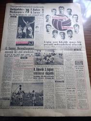 Yeni Sabah Gazetesi - Turkish Newspaper - 25 Ocak 1959 - Küçükyalı Neşe sinemasında geceki facia - Neşe sinemasının enkazı altında 50 kadar ölü olduğu tahmin ediliyor - başvekil Adnan Menderes Karaşiye hareket etti fotoğraf - vilayet olacak kazalar - Fethi Çelikbaş Namık Gedik'ten izahat istedi - yeni Demokrat Parti İl Başkanı Kemal Aygün dün vazifesine başladı - Ingrid Bergman 3 çocuğuna kavuştu - Cafer ile Hürmüz karikatür çizen Altan Erbulak - Hayk Hammer çizen Oğuz Aral - Cezayirli milliyetçiler iki gün için de 29 fransızı öldürdü - Hz Muhammed'in torunları yazan Nezihe Araz Yazı Dizisi - Dario Moreno konserleri Atlas'da - ligin son büyük maçı Fenerbahçe Beşiktaş - Şeref Has - Can Bartu - Galatasaray Beyoğluspora ancak iki gol atabildi - Metin Oktay'a şeker sigortanın 100 bin liralık kaza sigortası - dün geceki basketbol maçlarında yazan Yalçın Granit - Fenerbahçe 76 Galatasaray 77 - Karagümrük 3.lüğünü tehlikeye düşürdü fotoğraf - 1. Profesyonel Lig puan cetveli -Modaspor namağlup