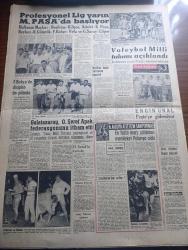 Yeni Sabah Gazetesi - Turkish Newspaper - 26 Ağustos 1958 - Bursa'da iş hayatı felce uğradı - Bursa'da korkunç yangın dün sabah söndü fotoğraf - Celal Bayar uğranılan kayıplar telafi edilecek dedi - Reisicumhur Celal Bayar beraberinde sanayi vekili Samet Ağaoğlu Bursa valisi ve matbaası yanan hakimiyet gazetesi sahibi olduğu halde yangının tahribatını tetkik ediyor fotoğraf - Bursa yangınında bir tek çapulculuk hadisesi olmadı - Bursa'da yangının 2 defa tehdit ettiği ulu cami görülüyor fotoğraf - Yeni İngiliz planını dün kabul ettik - imralı'dan kaçan iki mahkum yakalandı - Cafer ile Hürmüz karikatür çizen Altan Erbulak - komünist Mao Zedung Krutçef'in emrinde fotoğraf - büyükçekmece'de geniş bir tersane kurulacak - büyük yıldız Zeki Müren diyor ki Altın Deniz plajında bir daireye sahip olduğum için mutluyum - profesyonel Lig Yarın mithatpaşa'da başlıyor - Galatasaray döndü fotoğraf - voleybol milli takımı açıklandı - Fenerbahçe'de disiplin ön planda - Beşiktaş bugün antrenman yapacak