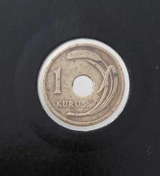 1951 DELİKLİ 1 BİR KURUŞ ORİJİNAL MADENİ PİRİNÇ ÇÇÇ2Y NADİR