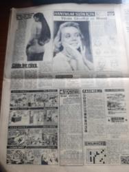 Yeni Sabah Gazetesi - Turkish Newspaper - 18 Eylül 1958 - Adnan Menderes İstanbul'da iki mühim tesisin temelini attı fotoğraf - Amerikan diplomatlarının Atina toplantısı tehir oldu - Pişkin teyze gazeteci oldu - 62 Türk'ün açlık grevi devam ediyor - Süreyya Paşa'nın 89 milyon liralık servetinin varisleri tespit olunacak - Türkkuşunun iki pilotu Avni Yaykın Ve Enver Gençer şehit oldu fotoğraf - kalacak canavarı Kandemir Sipahipala günde 200 sigara içiyor - Cafer ile Hürmüz karikatür çizen Altan Erbulak - Hayk Hammer çizen Oğuz Aral - Mareşal Çan Kay Şek kızıl Çini dün tehdit etti - Greta Garbo çirkindir - Migros Türk eleman aramaktadır - İtalyan sinemasında bir Tunuslu güzel Claudia Cardinale fotoğraf - Fenerbahçe 6 Kasımpaşa fotoğraflar - pazar günkü büyük maçın hazırlıkları Beşiktaş ve Galatasaray bugün antreman yapacaklar - günün en güzel golü Şeref Has'tan fotoğraf - Kalamış Moda Yüzme Yarışı - profesyonel ligde son puan durumu - atletlerimiz Sofya'ya vardı -  Ethem Yetkiner