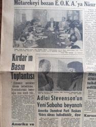 Yeni Sabah Gazetesi - Turkish Newspaper - 19 Ağustos 1958 - hükümet Kıbrıs hakkında sükutunu muhafaza ediyor - mütarekeyi bozan E.O.K.A'ya Nasır da silah veriyor - sağlık vekili Doktor Lütfi Kırdar'ın basın toplantısı fotoğraf - Üç Grup ithal malından ayrı nispetlerde prim alınacak - Amerika Demokrat Parti Başkanı Adlai Stevenson'un Yeni Sabaha beyanatı fotoğraf - imar faaliyetleri hızlandı Tophane Dolmabahçe Yeniköy İstinye ile Karaköy meydanı fotoğraf - Cafer ile Hürmüz karikatür çizen Altan Erbulak - Hayk Hammer çizen Oğuz Aral - gülhane'deki sünnet düğünü filme alınacak - çölde bir rüya yazan Va Nü yazı dizisi - burç falınız - Tıp postası yazan doçent Doktor Osman Barlas - Müslüman kardeşler başkanı Tevkif edildi - enternasyonal tenis turnuvasının ilk gününde favoriler kazandı fotoğraf - 6. Avrupa atletizm Şampiyonası - Aydın Onur 100 metre müsabakasında yegane ümidimizdir fotoğraf - yüzme federasyonu reisi Rıza Salih Saray fotoğraf -  boksör Patterson Harris ile karşılaşacak