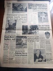Yeni Sabah Gazetesi - Turkish Newspaper - 19 Ağustos 1958 - hükümet Kıbrıs hakkında sükutunu muhafaza ediyor - mütarekeyi bozan E.O.K.A'ya Nasır da silah veriyor - sağlık vekili Doktor Lütfi Kırdar'ın basın toplantısı fotoğraf - Üç Grup ithal malından ayrı nispetlerde prim alınacak - Amerika Demokrat Parti Başkanı Adlai Stevenson'un Yeni Sabaha beyanatı fotoğraf - imar faaliyetleri hızlandı Tophane Dolmabahçe Yeniköy İstinye ile Karaköy meydanı fotoğraf - Cafer ile Hürmüz karikatür çizen Altan Erbulak - Hayk Hammer çizen Oğuz Aral - gülhane'deki sünnet düğünü filme alınacak - çölde bir rüya yazan Va Nü yazı dizisi - burç falınız - Tıp postası yazan doçent Doktor Osman Barlas - Müslüman kardeşler başkanı Tevkif edildi - enternasyonal tenis turnuvasının ilk gününde favoriler kazandı fotoğraf - 6. Avrupa atletizm Şampiyonası - Aydın Onur 100 metre müsabakasında yegane ümidimizdir fotoğraf - yüzme federasyonu reisi Rıza Salih Saray fotoğraf -  boksör Patterson Harris ile karşılaşacak