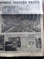 Yeni Sabah Gazetesi - Turkish Newspaper - 11 Haziran 1960 - Hürriyet şehitlerini toprağa verdik fotoğraf - Hürriyet şehitleri Aziz Atatürk'ün yanına defnedildi - cenazeler içcebeci camiinden kaldırılıyor - şehit teğmen İhsan Kalmaz'ın annesi fotoğraf - Celal Bayar ve Adnan Menderes uçakla bir başka yere nakledildi - Sabıkların Yassıadaya getirilmiş olmaları muhtemel yeşilköy'de dün gece sıkı emniyet tedbirleri aldı - Florya evlerinden kimler faydalanmış - Cafer ile Hürmüz karikatür çizen Altan Erbulak - Hayk Hammer çizen Oğuz Aral - Prenses Süreyya denizde fotoğraf - dertli dolap Yunus Emre'nin hayatı yazan Nezihe Araz Yazı Dizisi - Rektör Sıddık Sami Onar Ankara'dan döndü - Menderes Köyü'nün ismi Hürriyet köyü olacak - Pupo Sandro Fenerbahçe'ye gelmekten vazgeçti - Adana Demirspor takımı fotoğraf - PTT Takımı antrenör Sabri Kiraz ile birlikte fotoğraf - Beşiktaş şampiyonluk kupasını alıyor - Enver Abiral protesto ediyor - 8. Hafta Spor Toto maçları - Türk güreşini kemiren kurt