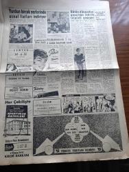 Yeni Sabah Gazetesi - Turkish Newspaper - 11 Haziran 1960 - Hürriyet şehitlerini toprağa verdik fotoğraf - Hürriyet şehitleri Aziz Atatürk'ün yanına defnedildi - cenazeler içcebeci camiinden kaldırılıyor - şehit teğmen İhsan Kalmaz'ın annesi fotoğraf - Celal Bayar ve Adnan Menderes uçakla bir başka yere nakledildi - Sabıkların Yassıadaya getirilmiş olmaları muhtemel yeşilköy'de dün gece sıkı emniyet tedbirleri aldı - Florya evlerinden kimler faydalanmış - Cafer ile Hürmüz karikatür çizen Altan Erbulak - Hayk Hammer çizen Oğuz Aral - Prenses Süreyya denizde fotoğraf - dertli dolap Yunus Emre'nin hayatı yazan Nezihe Araz Yazı Dizisi - Rektör Sıddık Sami Onar Ankara'dan döndü - Menderes Köyü'nün ismi Hürriyet köyü olacak - Pupo Sandro Fenerbahçe'ye gelmekten vazgeçti - Adana Demirspor takımı fotoğraf - PTT Takımı antrenör Sabri Kiraz ile birlikte fotoğraf - Beşiktaş şampiyonluk kupasını alıyor - Enver Abiral protesto ediyor - 8. Hafta Spor Toto maçları - Türk güreşini kemiren kurt