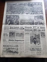 Yeni Sabah Gazetesi - Turkish Newspaper - 10 Haziran 1960 - Hürriyet şehitlerimizi uğurladık - Hürriyet şehitleri için yapılan cenaze merasimi muazzam oldu fotoğraf - Nedim Özpulat Hürriyet için şehit düştü - Ankara'da da muazzam bir tören yapılacak - üniversite Dün açıldı - Kore tugayı geri çekiliyor - milli birlik komitesi teşrii vazife görüyor - Cafer ile Hürmüz karikatür çizen Altan Erbulak - Hayk Hammer çizen Oğuz Aral - 835 paso  iptal edildi - Ankara Üniversitesi Talebe Birliği Başkanı Yavuz Esmersoy hakkında dava açılacak - Dertli dolap Yunus Emre'nin hayatı yazan Nezihe Araz Yazı Dizisi - Dün Beyazıt meydanında bütün Bir milletin bütün bir memleketin kalbi atıyordu Fotoğraf - Nedim Özpulat Ve Turan Emeksizin cenazesi fotoğraf - adalet takımı kapanıyor - Altınordu PTT Ve Adana Demirspor Milli Lige girdi - Fenerbahçe Kongresi 26 Haziranda toplanıyor - Fenerbahçe  Beşiktaş son maça hazır - basketbol milli takımı tesbit edildi - baraj maçları puan cetveli - Feriköy Lucerne yenildi