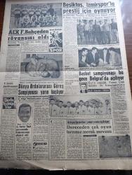 Yeni Sabah Gazetesi - Turkish Newspaper - 29 Nisan 1961 - 27 Mayıs ihtilali'nin temeli geçen yıl Beyazıt meydanında atılmıştı - gençlik Dün Aziz şehitlerini aynı meydanda gözleri yaşartan Ulvi bir törenle anmıştır Fotoğrafı - 28 Nisan törenle kutlandı - 28 Nisan merasimine dün sabah İstanbul üniversitesi'nde ATA'nın heykeli önünde başladı fotoğraf - Ankara'da milli birlik komitesi ve temsilciler Birliği üyeleri talebe teşekkürleri anıtkabri ve 28 Nisan şehitlerinin mezarlığını ziyaret etti fotoğraf - Samed Ağaoğlu basiretsiz hareketler yaptık dedi - CENTO  toplantısı dün gece sona erdi - ABD gelecek hafta fezaya insan atacak - Cordon Bleu gazinosunda defile fotoğraf - Cafer ile Hürmüz karikatür çizen Altan Erbulak - Hayk Hammer çizen Oğuz Aral - Turan Emeksiz Dün aramızdaydı orman fakültesindeki arkadaşlarının taşıdığı sadece bir resimdi fotoğraf - sinema yazan Çetin A. Özkırım - 28 peygamber yazan Nezihe Araz Yazı Dizisi - Beşiktaş İzmirspor'la prestij için oynuyor - AEK takımı foto