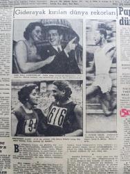 Yeni Sabah Gazetesi - Turkish Newspaper - 16 Ağustos 1960 - Akdeniz'de yeni bir devlet doğdu - dün gece saat 24'ten sonra Kıbrıs halkı Yeni devletin doğuşunu büyük sevinçle kutladı - devlet başkanımız Cemal Gürsel Kıbrıs cumhuriyetine saadet temenni etti - Kıbrıs Türkü mehmetçik'i bekliyor - milli birlik komitesi mesken ve kira mevzuunu görüştü - Demokrat Parti'nin feshedilmesi ile alakalı tahkikat - EOKA'cılar kutlamaya katılmadı - dünya güzeli Stella Marquez - Cafer ile Hürmüz karikatür çizen Altan Erbulak - Hayk Hammer çizen Oğuz Aral - sosyalist partisi kurucularından Alaattin Tiritoğlu ile diğer kurucular arasında anlaşmazlık - gençlik tiyatrosu turneye çıkıyor - enternasyonel tenis turnuvası başladı - Metin Oktay boşanma davası açıyor - 1960 Roma olimpiyatı - serbest ve grekoromen güreş takımları açıklandı - teniste Avustralyalı Stoile Enes Talay'ı güç yendi fotoğraf - Galatasaray yarın Feriköy ile oynuyor fotoğraf - yelkenci Erzin Demir de olimpiyata gidiyor - Fenerbahçe