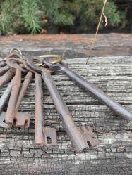 ESKİ KAPI KİLİT ANAHTARLARI