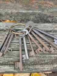 ESKİ KAPI KİLİT ANAHTARLARI