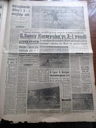 Yeni Sabah Gazetesi - Turkish Newspaper - 3 Şubat 1963 - Ankara'da feci uçak kazasında ölü sayısı 78'i buldu - kazada parçalanan hava kuvvetlerimize ait uçağın enkazı fotoğraf - ölülerin ekseriyetinin hüviyeti belli olmadı - telefon konuşmalarında rekor kırıldı Ankara 24 saatte 18 bin sağlık haberi veren telgraf çekildi - Hava Kuvvetleri kumandanı İrfan Tansel kazanın sebebi 4-5 günden önce belli olmaz dedi - öldü zannedilen Şenol Okkalı isimli çocuk Dün hastanede bulundu - kazada şehit düşen havacılarımızdan teğmen Fikret Tartar ve yüzbaşı Necati Sunay fotoğraf - Ramazan köşesi - Cafer ile Hürmüz karikatür çizen Altan Erbulak - İstanbul Ankara radyosu programı - Şerif İçli'yi anıyoruz - Galatasaray Karşıyaka'yı 3-1 yendi fotoğraf - Karagümrük Altay'ı 2 1 mağlup etti - Göztepe 5 Beyoğluspor 0 - Zeki Müren Haldun Dormen'le müzikal bir komedi yapacak - sinema yıldızları Galatasaray Milan maçındaydı - Ekrem Bora fotoğraf - Göksel Ersoy Avrupa'da fotoğraf-Gülbin Eray küçük sahneden ayrıldı