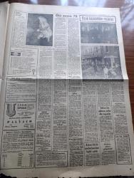 Yeni Sabah Gazetesi - Turkish Newspaper - 3 Şubat 1963 - Ankara'da feci uçak kazasında ölü sayısı 78'i buldu - kazada parçalanan hava kuvvetlerimize ait uçağın enkazı fotoğraf - ölülerin ekseriyetinin hüviyeti belli olmadı - telefon konuşmalarında rekor kırıldı Ankara 24 saatte 18 bin sağlık haberi veren telgraf çekildi - Hava Kuvvetleri kumandanı İrfan Tansel kazanın sebebi 4-5 günden önce belli olmaz dedi - öldü zannedilen Şenol Okkalı isimli çocuk Dün hastanede bulundu - kazada şehit düşen havacılarımızdan teğmen Fikret Tartar ve yüzbaşı Necati Sunay fotoğraf - Ramazan köşesi - Cafer ile Hürmüz karikatür çizen Altan Erbulak - İstanbul Ankara radyosu programı - Şerif İçli'yi anıyoruz - Galatasaray Karşıyaka'yı 3-1 yendi fotoğraf - Karagümrük Altay'ı 2 1 mağlup etti - Göztepe 5 Beyoğluspor 0 - Zeki Müren Haldun Dormen'le müzikal bir komedi yapacak - sinema yıldızları Galatasaray Milan maçındaydı - Ekrem Bora fotoğraf - Göksel Ersoy Avrupa'da fotoğraf-Gülbin Eray küçük sahneden ayrıldı