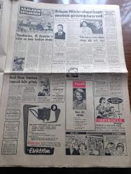 Yeni Sabah Gazetesi - Turkish Newspaper - 17 Aralık 1960 - Boğazdaki tanker Peter Zoraniç bir hafta daha yanacak fotoğraf - Köpük fayda sağlamadı hava poyraza çevirirse tehlike çok büyüyecek - Hadise de yanan üç gemiden başka hiçbir geminin zarar görmediği anlaşıldı - kati kayıp sayısı 52 - Ticaret Bakanı Mehmet Baydur 1961 ithalat programı için izahat verdi - İsmet İnönü sokağa çıktı fotoğraf - Cemal Gürsel neşeli bir gün geçirdi - boğazdaki facia Yunan basınında büyük bir yer işgal etmiştir fotoğraf - Ağalardan 50'si iskan yerlerine gönderildi - Şeyh Said'in kardeşi Mehdi Ayabakan fotoğraf - Topkapı hadiseleri şahidi Ali Utku tehdit edildim dedi - Mevlana haftası sona eriyor - Cafer ile Hürmüz karikatür çizen Altan Erbulak - Hayk Hammer çizen Oğuz Aral - Kennedy'e bir suikast teşebbüsü akim kaldı - İsrail atom bombası yapacak hale gelmiş - Müzik Kulübü yazan Fecri Ebcioğlu - Can Bartu'ya verilen ceza sadece iki maç için boykot - Galatasaray Kasımpaşa Maçı - Fenerbahçeliler kilyos'ta