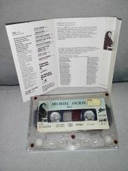 Kaset Michael Jackson bad albümü. Orijinal 1987 uzelli Kağıt Baskı. B3 şarkısında 4 saniye kayıp var.