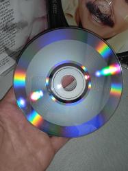 Cd Ferdi Tayfur Bir demet gül albümü. Orijinal. Disk 10 üzerinden 9,5 temiz sorunsuz çalışıyor. Kartonet çok iyi durumda koleksiyonluk