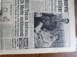 Yeni Sabah Gazetesi - Turkish Newspaper - 10 Mart 1959 - Musul şehri bombalandı - Bağdat Asi lider Abdülvehab Sevvaf'ın bombardıman'dan sonra öldürüldüğünü bildirdi fotoğraf - Nasır Kasım Çatışması - Irak ateşemiliterine göre  isyan bastırılmıştır - Grivas beklenen açıklamayı yaptı - İngiliz yıldızı Marlen Roscoe Türkiye'de film çevirecek - Sirkeci'de çarpışan bir otobüs ve bir tramvay yandı 23 kişi yaralandı fotoğraf - Irak'taki Asi lider Abdülvehab Sevvaf bir Kürt kabilesine mensup - Restore edileren Eyüp Sultan camii Başvekil Adnan Menderes'in de bulunacağı bir merasimle ibadet açılacak - Cafer ile Hürmüz karikatür çizen Altan Erbulak - Hayk Hammer çizen Oğuz Aral - Merkez bankası'nın 1958 bilançosu rekor seviyede - hazreti Muhammed'in torunları yazan Nezihe Araz Yazı Dizisi - Komili sabunları - Galatasaray Turgay Şeren'in bonservisini 60.000 olarak belirledi - Galatasaraylı Candemir sakatlığından dolayı kenarda arkadaşlarını izledi fotoğraf - Milli Takım kadrosu