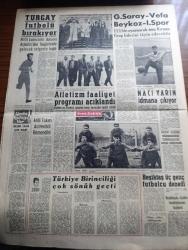 Yeni Sabah Gazetesi - Turkish Newspaper - 11 Mart 1959 - Irak'ta isyan bastırıldı - Asi Radyo Sustu - Sevvaf'la beraber birçok subay öldürülmüş - musul'da sokağa çıkmak yasak - On bir ayın sultanı Ramazan - Fransız bombası Gestapo'ya karşı - Makarios ilk defa Grivasla görüştü - fırınlar Dün özlenen Ramazan pidelerini satışa çıkardılar fotoğraf - Türk Irak hududu kapatıldı - Cafer ile Hürmüz karikatür çizen Altan Erbulak - Hayk Hammer çizen Oğuz Aral - İstanbul Ankara Radyosu Programı - Ford - kerbela'dan sonra yazan Nezihe Araz Yazı Dizisi - milli kaleci Turgay Şeren futbolu bırakıyor - Vefa ile liderlik müsabakasına çıkacak Galatasaraylılar hazırlıklarını tamamladı fotoğraf - Fenerbahçe kaptanı Naci Erdem Yarın idmana çıkıyor - atletizm faaliyet programı açıklandı - milli takım antrenörü Remondini - Adalet Kulübü anlaşamadığı futbolcularını satışa çıkaracak - Türkiye birinciliği çok sönük geçti yazan Yalçın Granit - O'Brien gülleyi 19.02 savurdu - Vefalı futbolcular fotoğraf