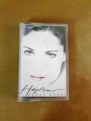 HÜLYA AVŞAR - HAYAT BÖYLE - KASET
