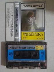 NİLÜFER SENSİZ OLMAZ TA UZAK YOLLARDAN KAĞIT İLK BASKI