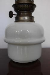 Antika opalin gaz lambası