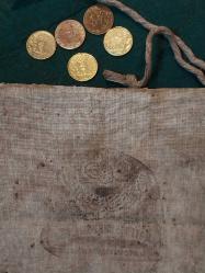 Osmanlı Bankası Altın Kesesi, Constantinople Osmanlı Bankası Para Torbası ve Replika Altın Paralar. 18 x 18,5 cm.