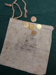 Osmanlı Bankası Altın Kesesi, Constantinople Osmanlı Bankası Para Torbası ve Replika Altın Paralar. 18 x 18,5 cm.