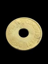 1950 DELİKLİ 1 KURUŞ CUMHURİYET DÖNEMİ MADENİ KOLEKSİYON PARA.