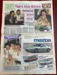 ŞEY HAFTALIK MAGAZİN GAZETESİ DOĞUM GÜNÜ HEDİYESİ  ( Turkish Newspaper ) - 27 EYLÜL 1986 -TAM TAKIM 12 SAYFADIR -Ahu Tuğba-Murat Akman-Tarık Akan-Orhan Gencebay-Cüneyt Arkın-Hülya Avşar-Müjde Ar-Adnan Şenses-Perihan Savaş-Nejat Alp-Erhan Tunay-Nilüfer-Safiye Soyman-Suna Boyaylar-Merih Arda-Müjgan Dinçsoy-Müjgan Güngör-Aysel Mutlu-Kadir İpek-Neşe Çiçek-Selahattin Cesur-Nazan Şoray-Yeliz-Gönül Yazar-Asım Ekren-Zeynep Özal-Davut Yazar-Muzaffer Abacı-Hasan Bora-Filiz Erden-Nihat Ferah-Yeliz Tezcan-Erhan Tunay-Seksi şarkıcının kızı nasıl sapık oldu-Milli damada sabotaj-Ahu Tuğba her an basılabilir-İntikam maşaları-Karısı kovalıyor ünlü rallici kaçıyor-İşte Tarık Akan’ı evlendiren adam-Cüneyt Arkın yüzünden sinemadan nefret ettim-Avşar kızı Gencebay’ı kandıracak mı-Bakalım kim kimi kurtaracak-Su uğursuzluk ödülü aldı-Hiç olmazsa beni bahçeye gömsünler-Tatlı bir kazık-Yeliz’i yeniden yarattılar Utunmaz adamın oyununa gelen ünlü sanatçının işi bu kez gerçekten zor-Yeni aşığının iki zina davası