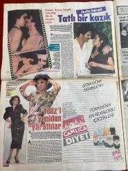 ŞEY HAFTALIK MAGAZİN GAZETESİ DOĞUM GÜNÜ HEDİYESİ  ( Turkish Newspaper ) - 27 EYLÜL 1986 -TAM TAKIM 12 SAYFADIR -Ahu Tuğba-Murat Akman-Tarık Akan-Orhan Gencebay-Cüneyt Arkın-Hülya Avşar-Müjde Ar-Adnan Şenses-Perihan Savaş-Nejat Alp-Erhan Tunay-Nilüfer-Safiye Soyman-Suna Boyaylar-Merih Arda-Müjgan Dinçsoy-Müjgan Güngör-Aysel Mutlu-Kadir İpek-Neşe Çiçek-Selahattin Cesur-Nazan Şoray-Yeliz-Gönül Yazar-Asım Ekren-Zeynep Özal-Davut Yazar-Muzaffer Abacı-Hasan Bora-Filiz Erden-Nihat Ferah-Yeliz Tezcan-Erhan Tunay-Seksi şarkıcının kızı nasıl sapık oldu-Milli damada sabotaj-Ahu Tuğba her an basılabilir-İntikam maşaları-Karısı kovalıyor ünlü rallici kaçıyor-İşte Tarık Akan’ı evlendiren adam-Cüneyt Arkın yüzünden sinemadan nefret ettim-Avşar kızı Gencebay’ı kandıracak mı-Bakalım kim kimi kurtaracak-Su uğursuzluk ödülü aldı-Hiç olmazsa beni bahçeye gömsünler-Tatlı bir kazık-Yeliz’i yeniden yarattılar Utunmaz adamın oyununa gelen ünlü sanatçının işi bu kez gerçekten zor-Yeni aşığının iki zina davası