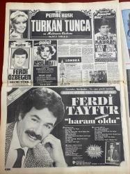 ŞEY HAFTALIK MAGAZİN GAZETESİ DOĞUM GÜNÜ HEDİYESİ  ( Turkish Newspaper ) - 22 ŞUBAT 1986 -TAM TAKIM 12 SAYFADIR -Necla Nazir-Olcay Zaimoğlu-Cüneyt Arkın-Muazzez Abacı-Kuzey Vargın-Hülya Sözer-Mehmet Ali Erbil-Gönül Akkor-Bahar Öztan-Ferdi Tayfur-Mine Koşan-Orhan Gencebay-Hamiyet Yüceses-Neşe Karaböcek-Selim Turan-Şükrü Karaman-Melahat Özbek-Osman Hattat-Selami Şahin-Meral İpek-Ahmet Hattat-Özlem Onursal-Alev Sayın-Hülya Koçyiğit-Zerrin Gözübüyük-Gökben-Sapık Necla Nazir’i öldürecekti-Sansasyon sömürüsü-İhtiyarlık bunalımı-Bağdat’ı fethetmeye gidiyor-Yasak aşk iş gezisinde-Milyonlar gidince akıl başına geldi-Gönül Akkor toptan değişiyor-Barut patladı Bahar yandı-Ferdi Tayfur haram oldu-Mine Koşan’ı Gencebay koşturuyor-Genelevde yas-Yerimizi dolduracak assolist gelmedi-Neşe Karaböcek’in Almanya topu Avşar kızı