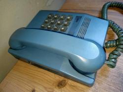 Mavinin farklı bı tonu, tuşlu ev telefonu, Netaş marka, dönem ürünü.